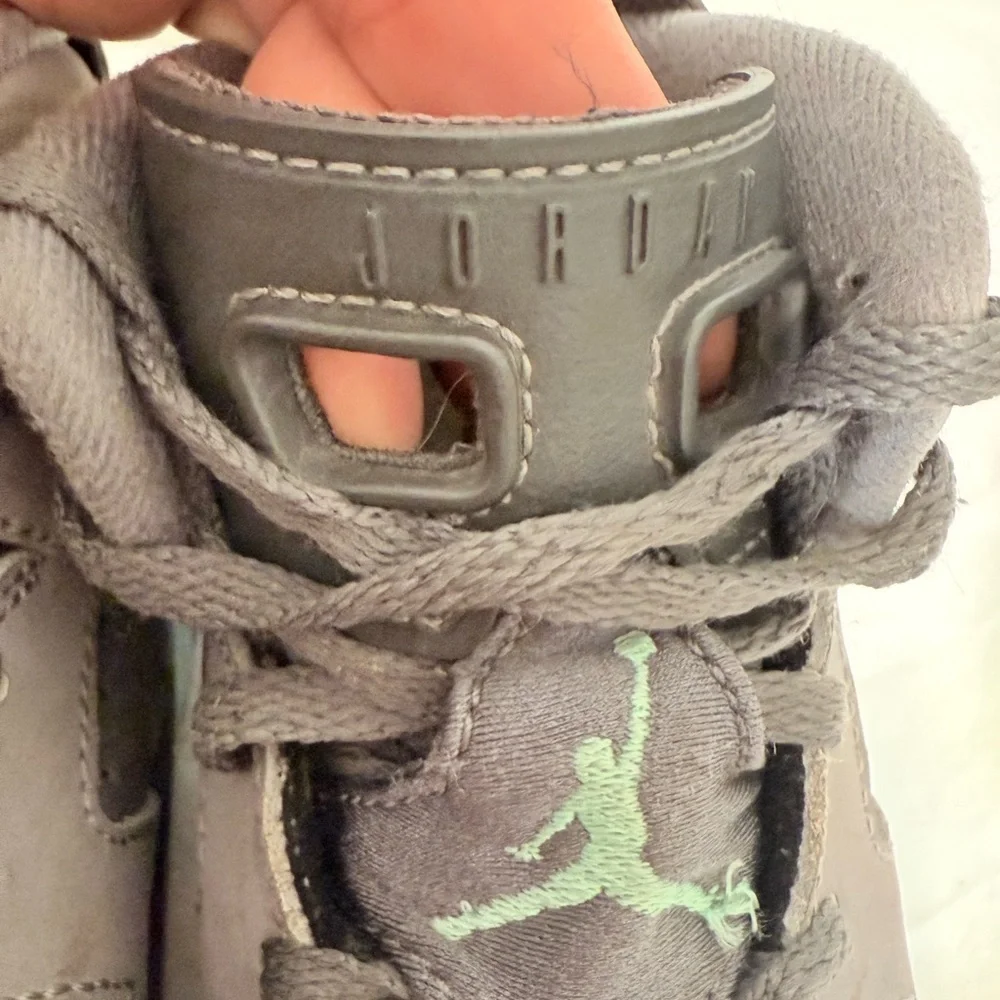 Nike Air Jordan 6 Retro Gray Green Glow Kids Size 12C